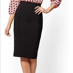 New York and Co 7th Avenue seamed pencil skirt